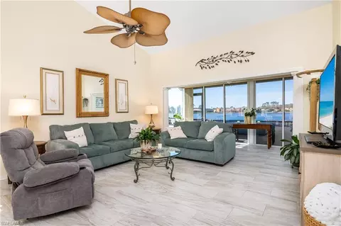613 Windsor Sq #101, Naples, FL 34104