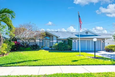 138 Estelle Dr, Naples, FL 34112