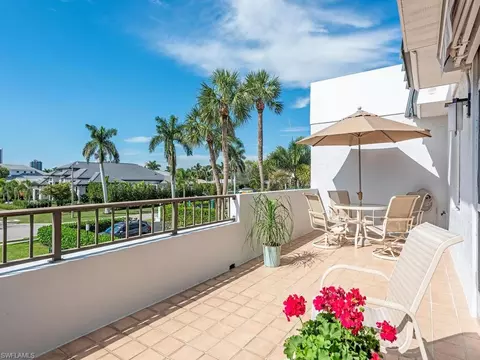 4200 Belair Ln #204, Naples, FL 34103