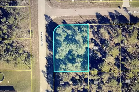 1010 Cresthaven St, Lehigh Acres, FL 33974