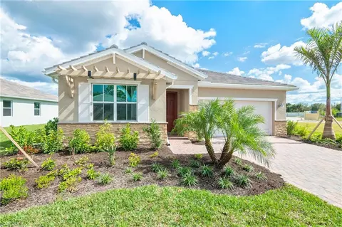 260 Tamarindo Ln, Naples, FL 34114