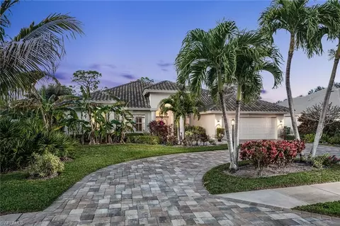 2037 Laguna Way, Naples, FL 34109