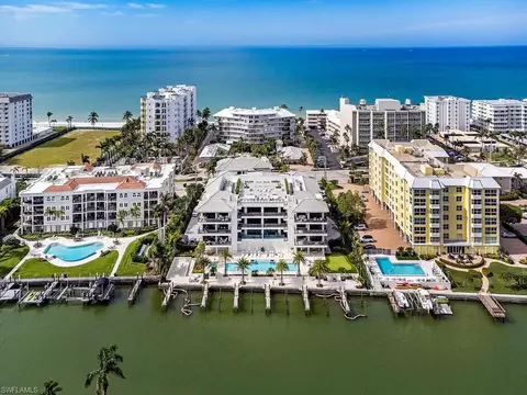 1820 Gulf Shore Blvd N #204, Naples, FL 34102