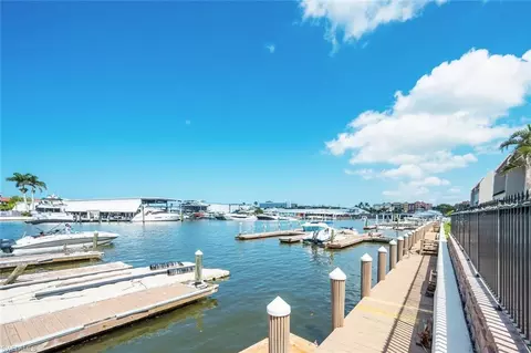 800 River Point Dr #537, Naples, FL 34102