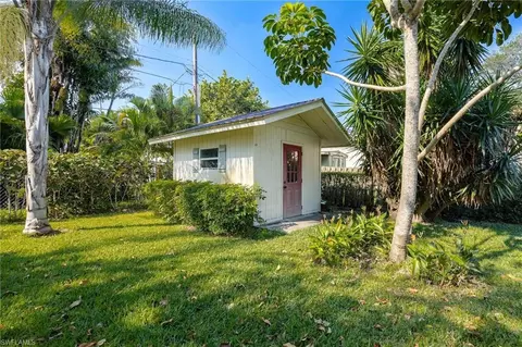 Exterior - 250 E Circle Dr, Clewiston, FL 33440 photo 5 of 10