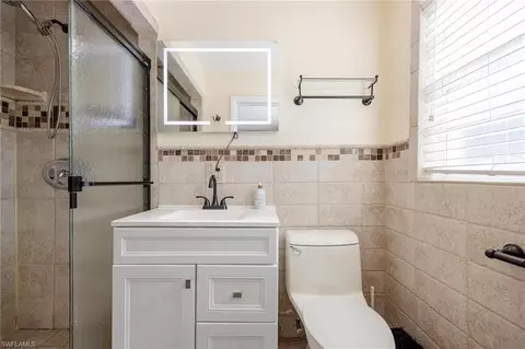 Bath - 250 E Circle Dr, Clewiston, FL 33440 photo 3 of 3