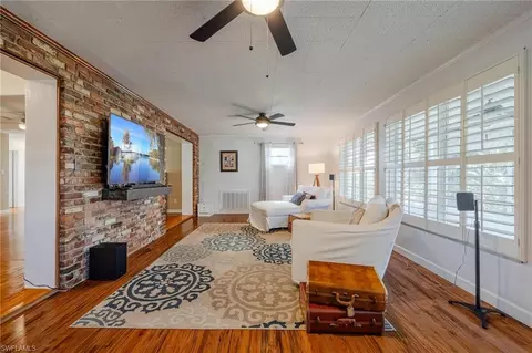 Living - 250 E Circle Dr, Clewiston, FL 33440 photo 9 of 10