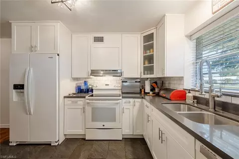 Kitchen - 250 E Circle Dr, Clewiston, FL 33440 photo 2 of 5