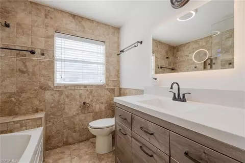 Bath - 250 E Circle Dr, Clewiston, FL 33440 photo 1 of 3