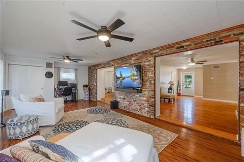 Living - 250 E Circle Dr, Clewiston, FL 33440 photo 3 of 10