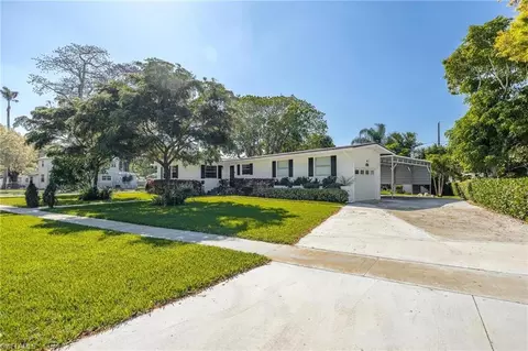 Exterior - 250 E Circle Dr, Clewiston, FL 33440 photo 3 of 10