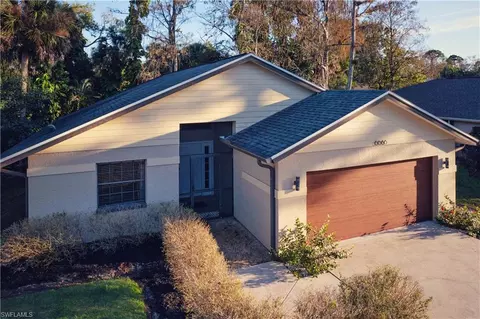 6066 Hollow Dr, Naples, FL 34112