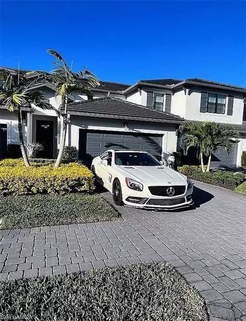 7345 Rockefeller Dr, Naples, FL 34119