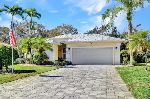 302 Stanhope Cir, Naples, FL 34104