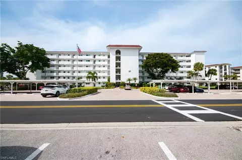 37 High Point Cir E #403, Naples, FL 34103 photo 14