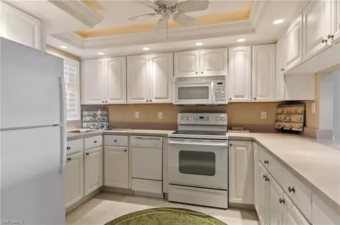 37 High Point Cir E #403, Naples, FL 34103 photo 8