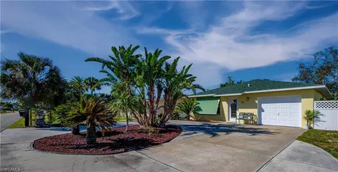 77 1st St, Bonita Springs, FL 34134