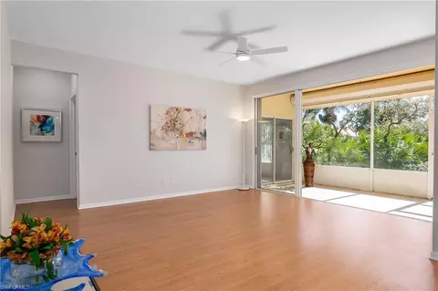 327 Emerald Bay Cir #W6, Naples, FL 34110