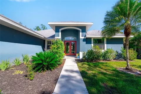 611 Jung Blvd W, Naples, FL 34120