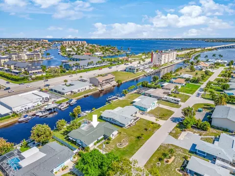 1725 Bikini Ct, Cape Coral, FL 33904
