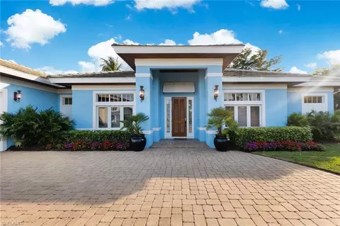 540 Ketch Dr, Naples, FL 34103