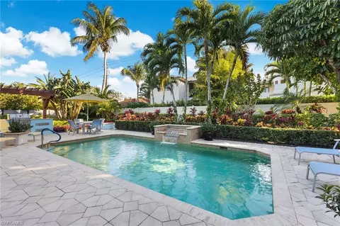 Exterior - 540 Ketch Dr, Naples, FL 34103 photo 5 of 9