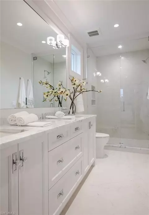Bath - 128 1st Ave S, Naples, FL 34102 photo 7 of 9