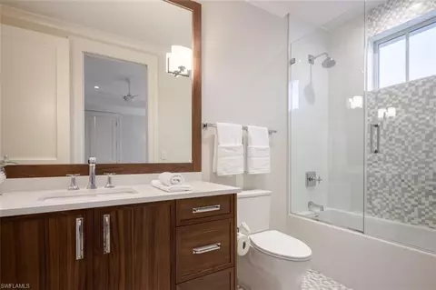 Bath - 128 1st Ave S, Naples, FL 34102 photo 6 of 9