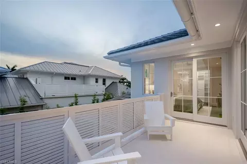 Exterior - 128 1st Ave S, Naples, FL 34102 photo 5 of 8