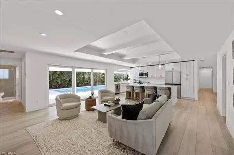 300 Country Club Dr, Naples, FL 34110