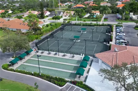 View/Area - 1025 Foxfire Ln #306, Naples, FL 34104 photo 4 of 6