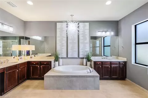 Bath - 3280 Atlantic Cir, Naples, FL 34119 photo 1 of 6