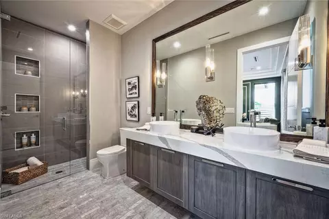 Bath - 691 Annemore Ln, Naples, FL 34108 photo 4 of 5