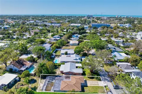 1162 8th Ter N, Naples, FL 34102 photo 5