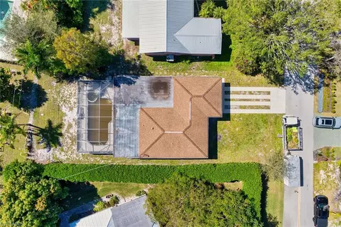 1162 8th Ter N, Naples, FL 34102 photo 4