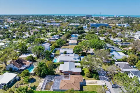 1162 8th Ter N, Naples, FL 34102 photo 3