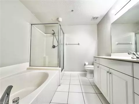 Bath - 331 Dover Pl #G-101, Naples, FL 34104 photo 1 of 2