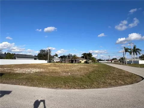 1817 SE 8th Ave, Cape Coral, FL 33990