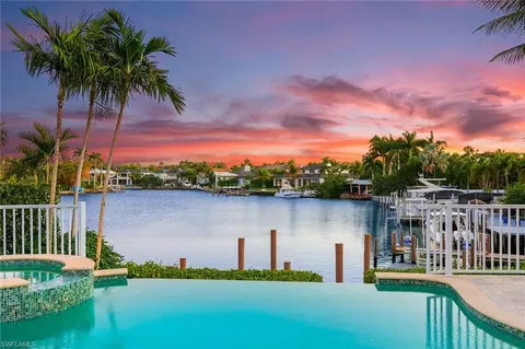 260 18th Ave S, Naples, FL 34102