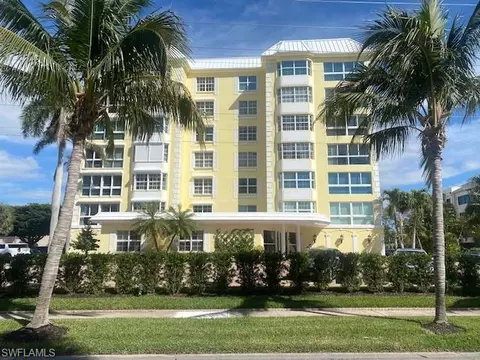 1900 Gulf Shore Blvd N #405, Naples, FL 34102