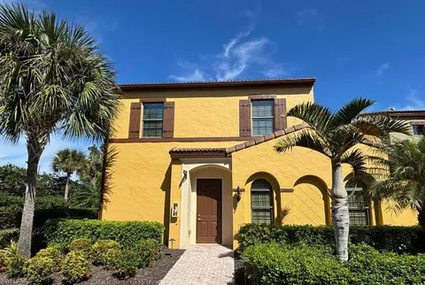 9017 Alturas St #28-4, Naples, FL 34113