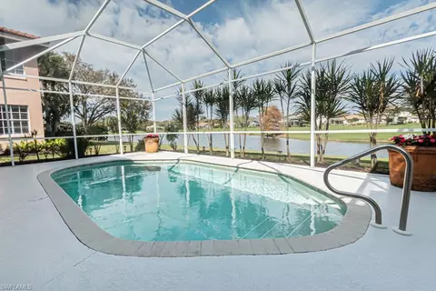 2037 Crestview Way, Naples, FL 34119