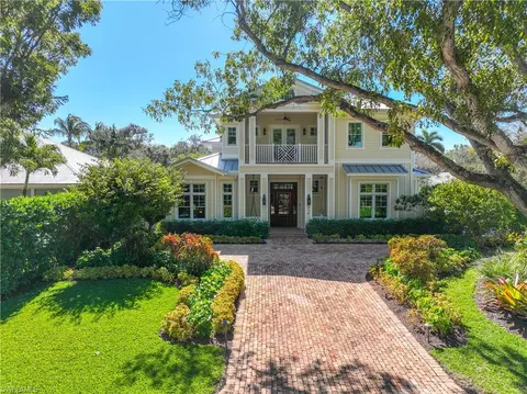 414 2nd Ave N, Naples, FL 34102