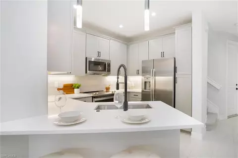 7562 Rockefeller Dr, Naples, FL 34119