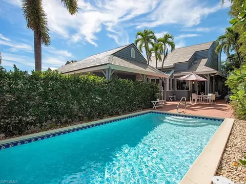 620 Bridgeway Ln, Naples, FL 34108