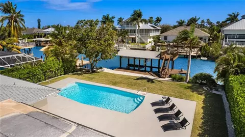 Exterior - 415 Panay Ave W, Naples, FL 34113 photo 7 of 8