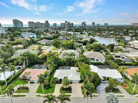 View/Area - 735 Old Trail Dr, Naples, FL 34103 photo 2 of 8