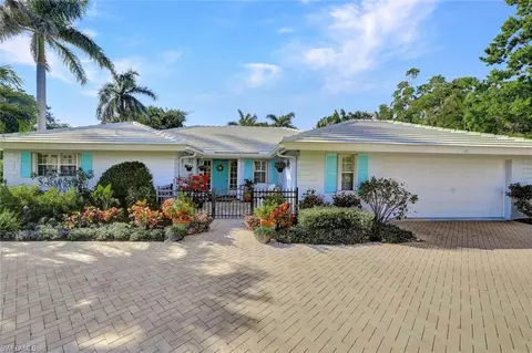 735 Old Trail Dr, Naples, FL 34103