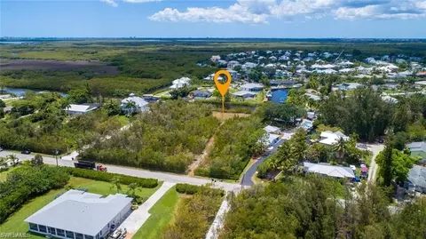 18326 Pioneer Rd, Fort Myers, FL 33908