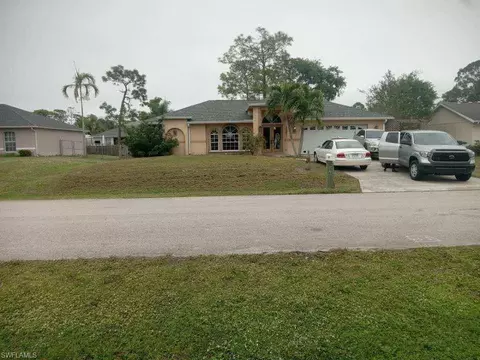 8213 Albatross Rd, Fort Myers, FL 33967